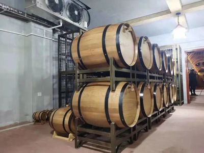 仪陇企业家回报家乡:新疆种上万亩葡萄 加工成汁运回家乡酿酒